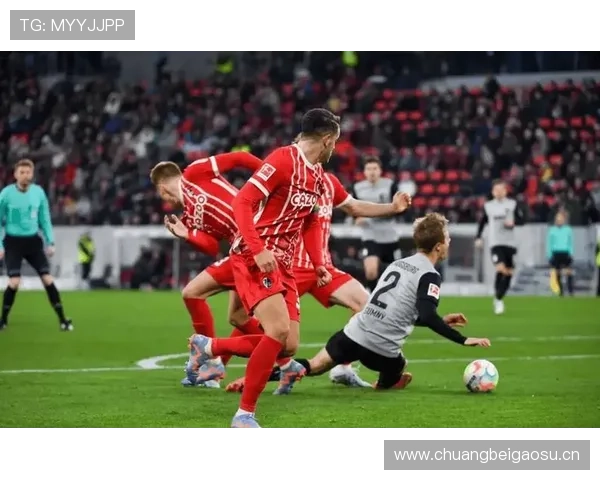 拜仁防守体系漏洞频出问题显现，对球队赛季稳定性形成考验