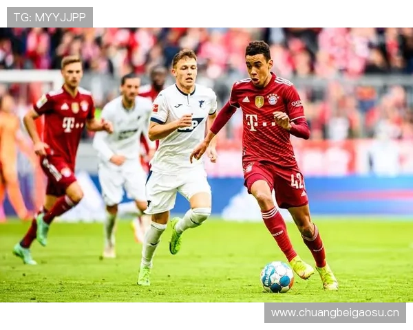 拜仁防线问题持续暴露,对球队稳定性和赛季走势造成影响 拜仁防线问题持续暴露,对球队稳定性和赛季走势造成影响